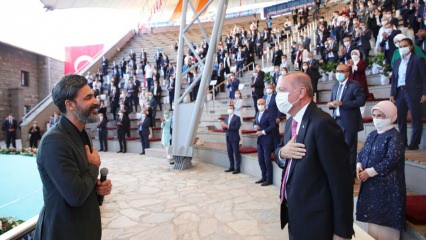 Erdoğan elnök és Uğur Işılak társadalmi távoli üdvözlete