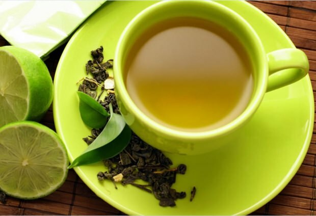 Könnyen gyengített zöld tea és ásványvíz keverék