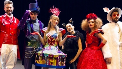 Serenay Sarıkaya a színpadon! Az 'Alice Musical' elkezdte új szezonját