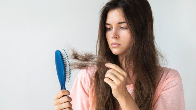 Miért esik ki a haj? 3 természetes keverék, amely megállítja a hajhullást