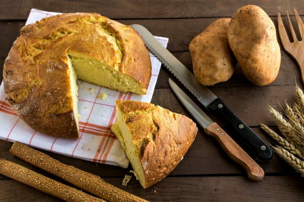 Hogyan készítsünk kukorica kenyeret? Recepte teljes konzisztenciával