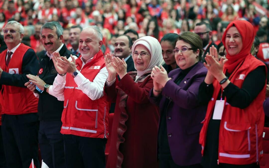 Emine Erdoğan felszólalt a Red Vest International Volunteering Award díjátadó ünnepségen