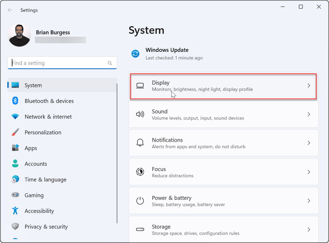 Hogyan helyezzük át a tálcát a második monitorra a Windows 11 rendszeren