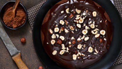 Gyakorlati mogyorós sütemény recept csokoládé öntettel 