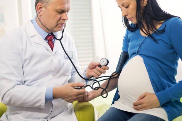 a magas vérnyomás tünetei a terhesség alatt