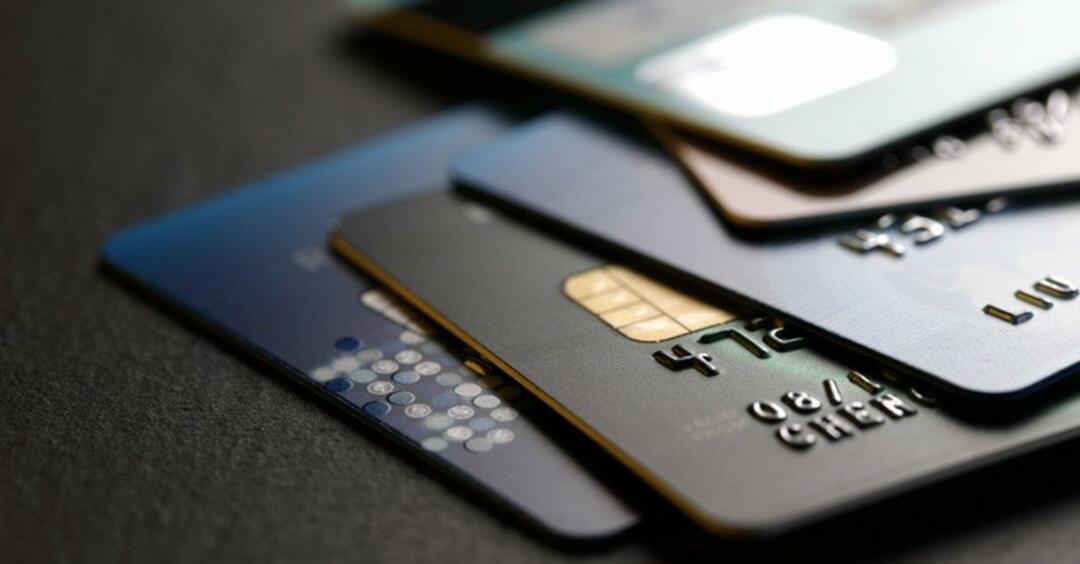 Új korszak a hitelkártya felhasználók számára! Hogyan lehet visszakapni a hitelkártya díját?