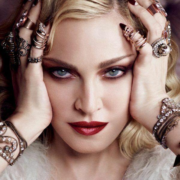 Madonna beperelte a Hollander rajongót
