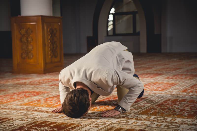Mi az a kamat, hogyan tudom imádkozni? Kamet ima arab kiejtésben