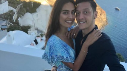 Mesut Özil és Amine Gülşe kapcsolatba kerülnek