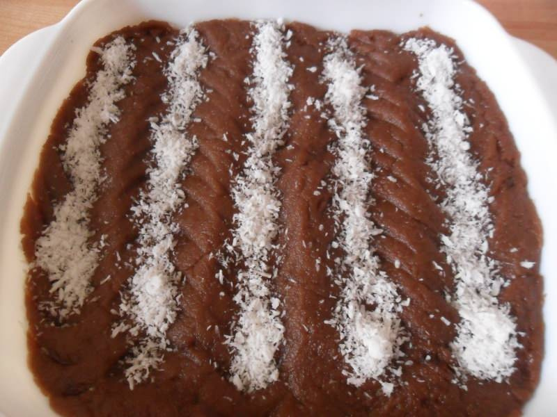 Hogyan készítsük el a legkönnyebb csokoládealiszt halvát? Teljes ízű csokoládé liszt Halva