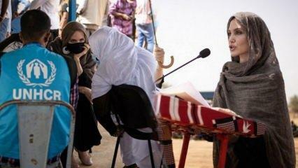 Angelina Jolie menekülttáborba látogat
