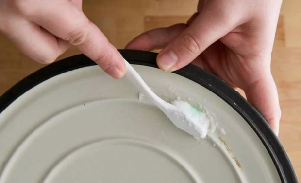 Hogyan lehet mosni a porcelán edényeket?
