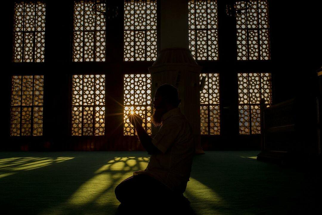 Lehet-e sötétben imádkozni? – válaszolta Necmettin Nursaçan