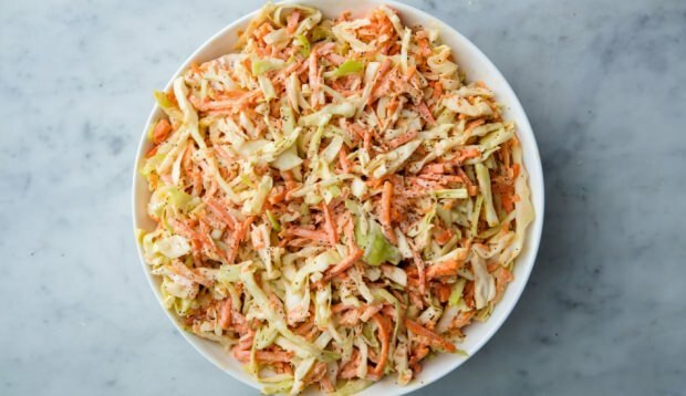 Hogyan készítsünk Coleslaw káposzta salátát?