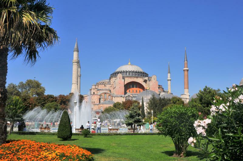 Ossza meg Hagia Sophia-t Uğur Işılak-tól: "Legyen boldog a szultán szelleme ..."