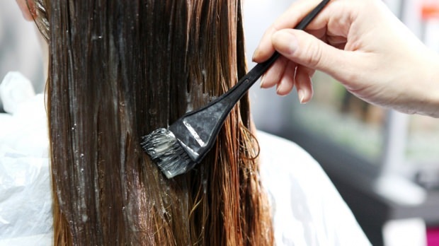 Hogyan kell festeni a hajfestéket? Gyógynövény-oldat-javaslatok a hajfesték elvezetésére