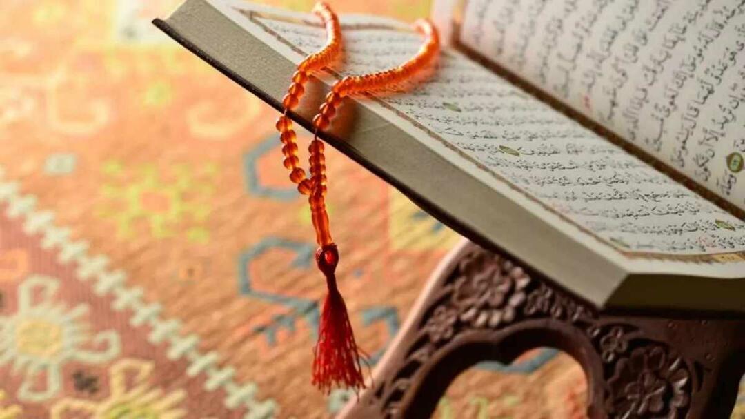 A menstruáló és szülés utáni nők érinthetik a Koránt?