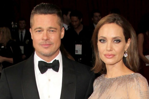 Angelina Jolie és Brad Pitt szembenéznek egymással