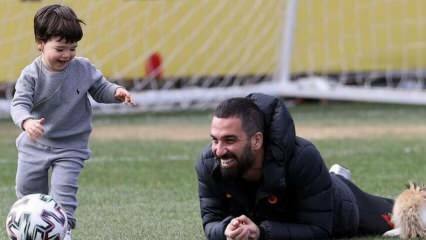 Meglepetés vendég a Galatasaray képzésen! Arda Turan fiával, Hamzával Arda Turan ...