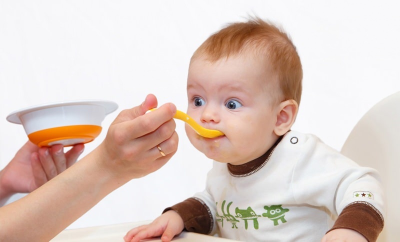Mit táplálnak a csecsemők a reggelire? Mi legyen a bébi reggeliben?
